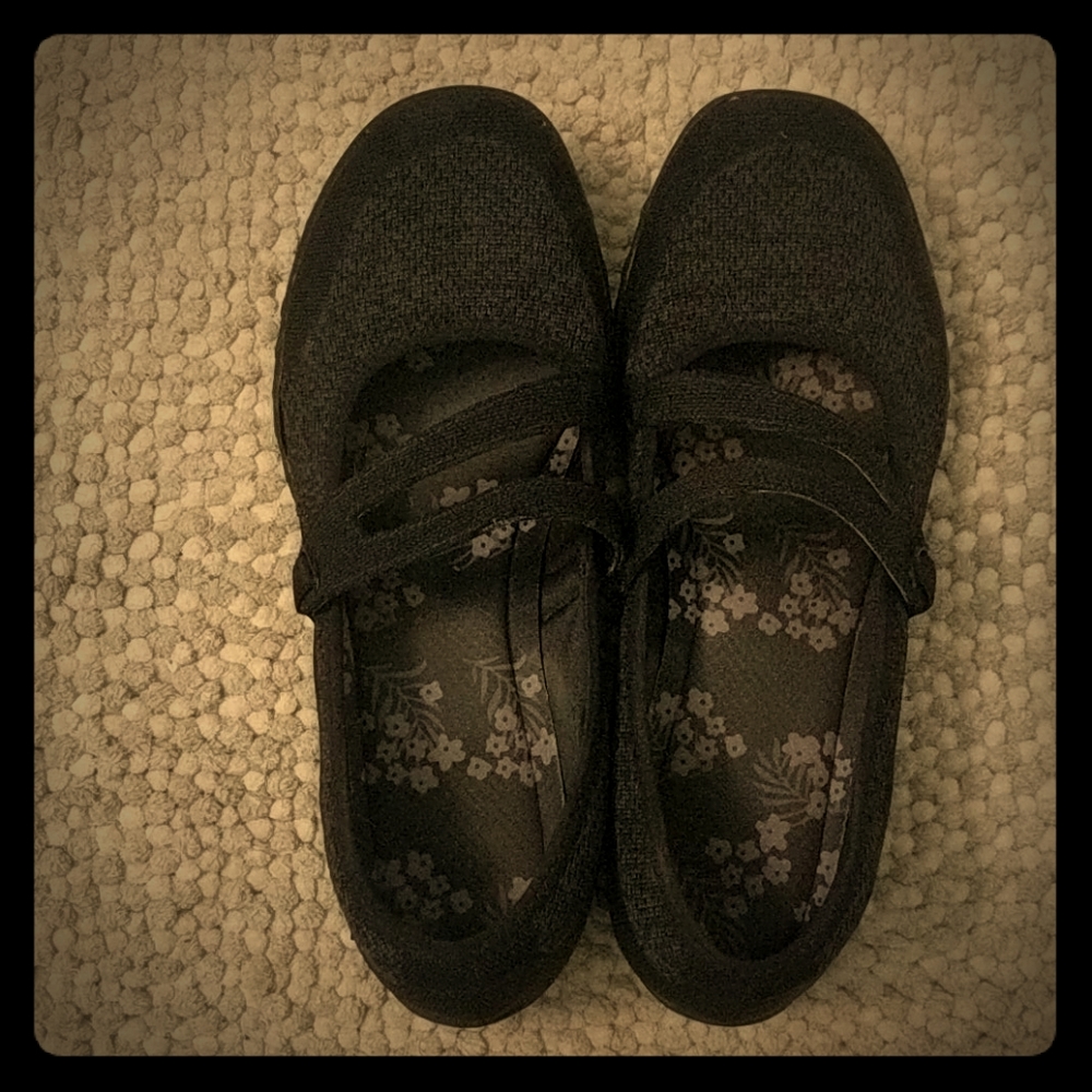Sketchers Shoes